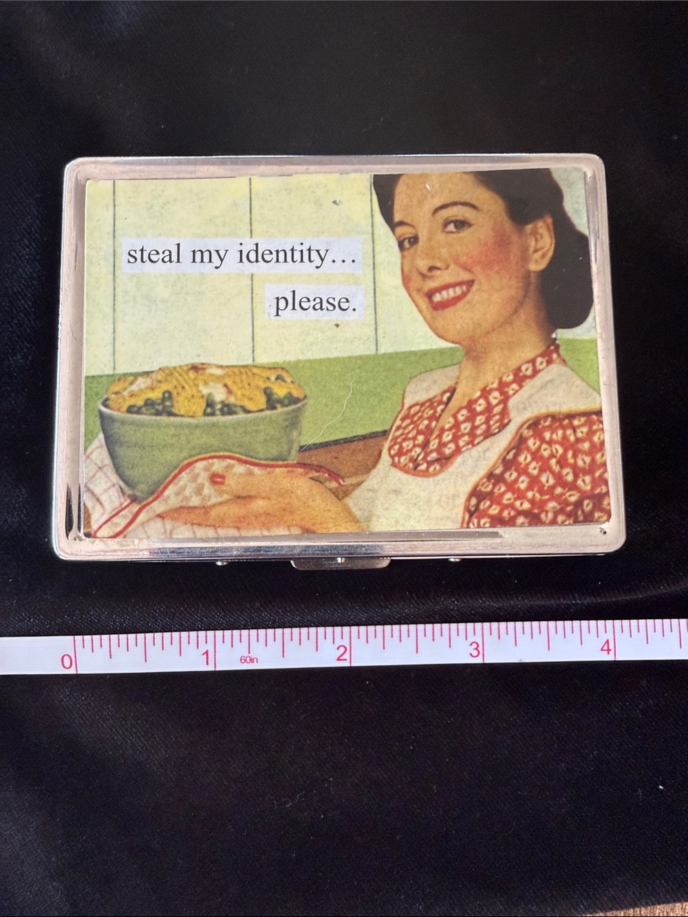 Novelty Silver Card Holder Wallet - Retro Woman Design in Green and Red